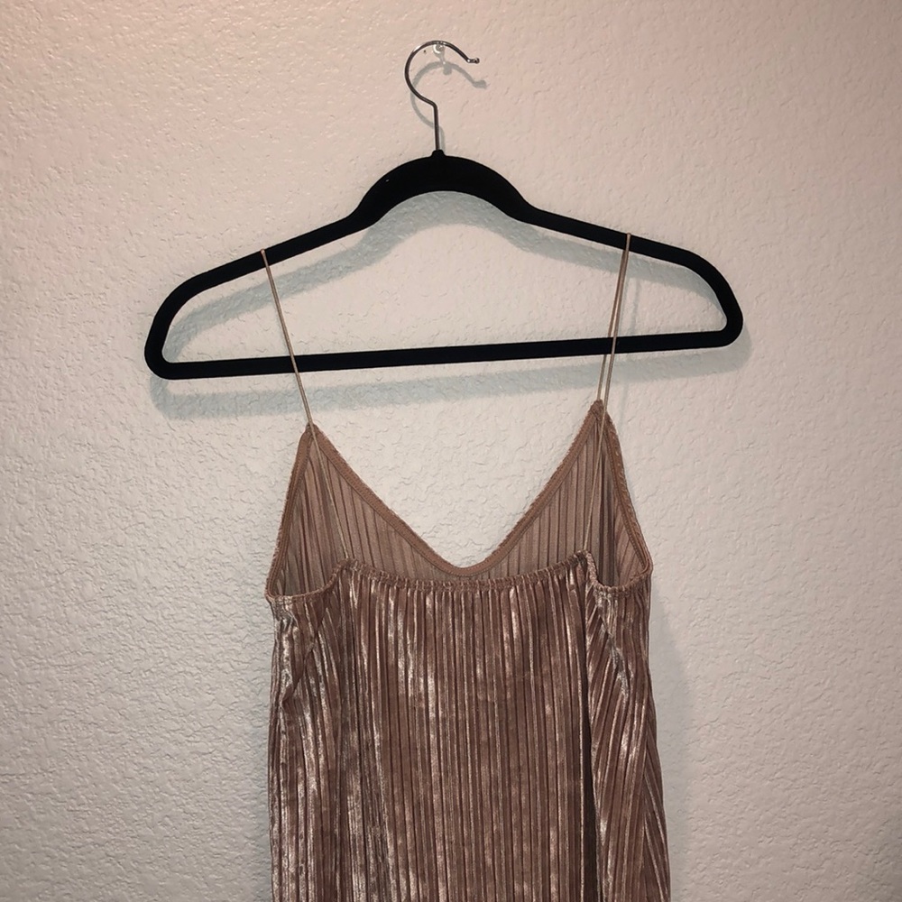 Blush colored v-neck dress! - Picture 4 of 4